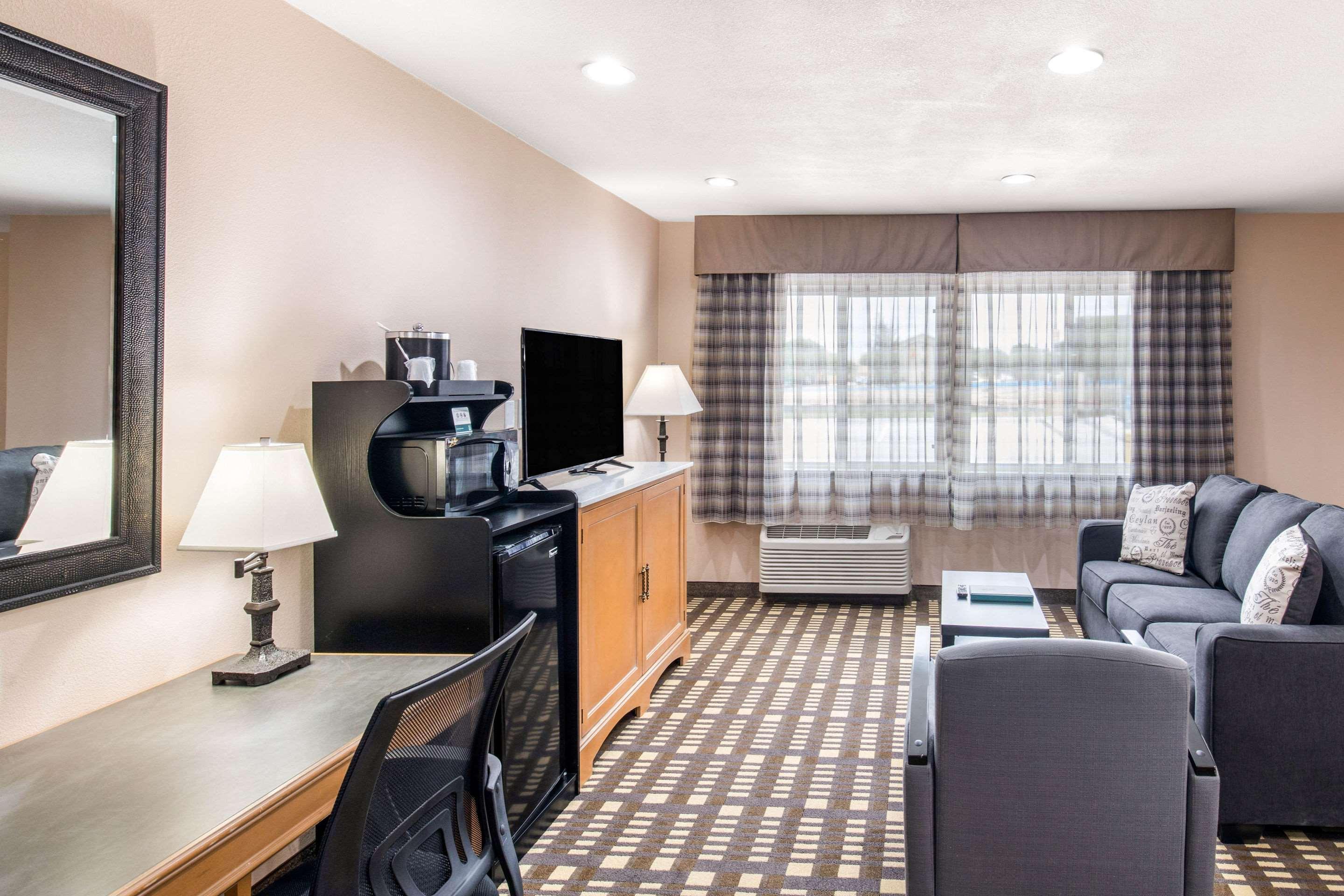 Quality Inn & Suites Plano East - Richardson Екстер'єр фото