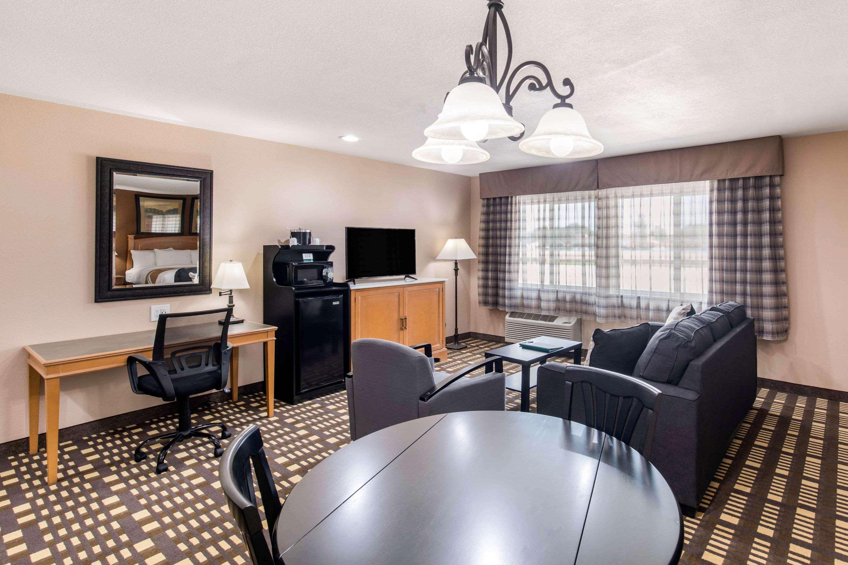 Quality Inn & Suites Plano East - Richardson Екстер'єр фото